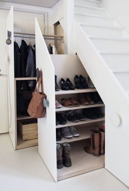 Comment aménager un rangement sous escalier ? 10 idées pour gagner