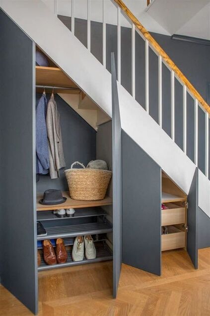 Comment aménager un rangement sous escalier ? 10 idées pour gagner