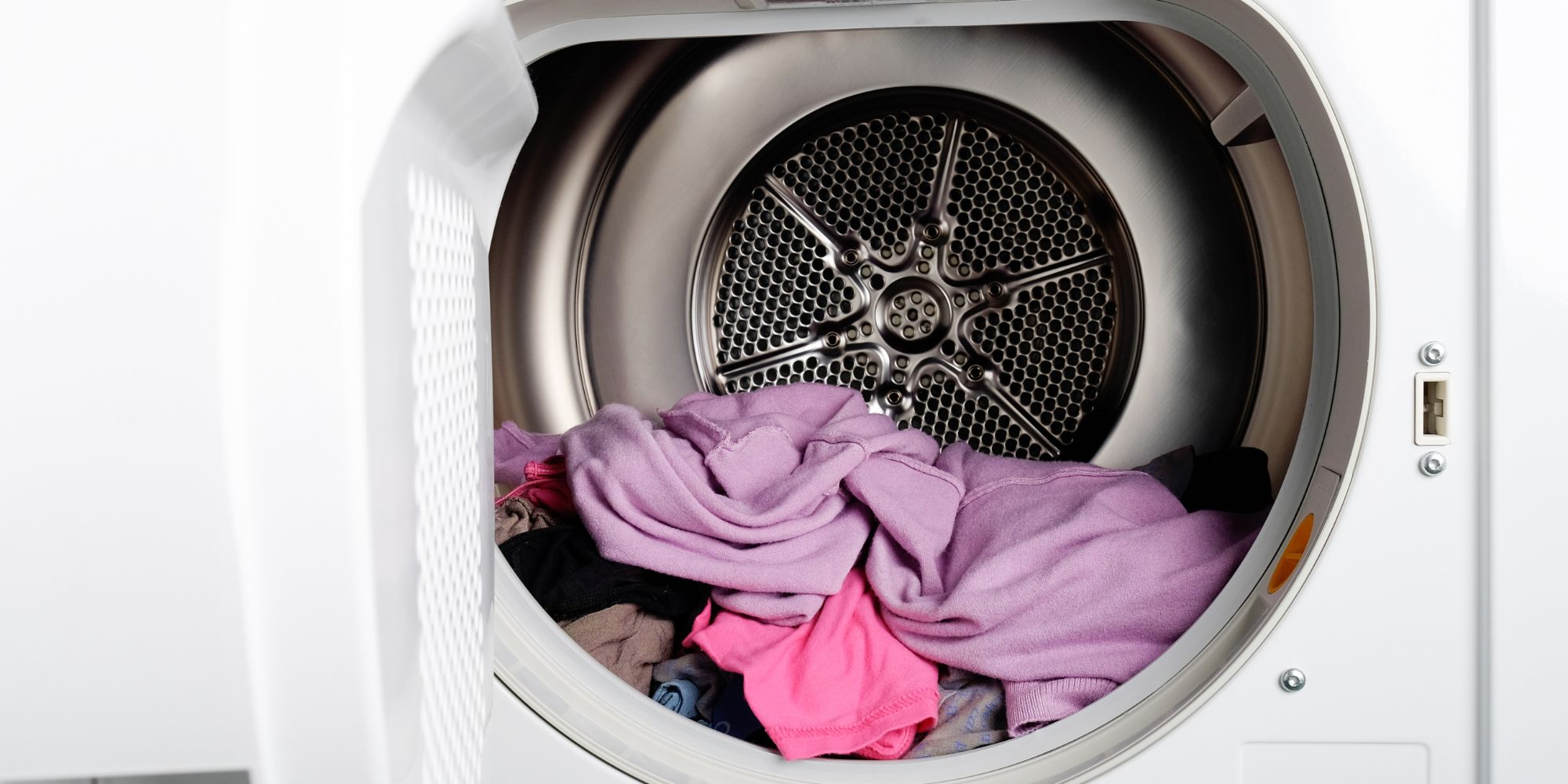 sèche linge avec du linge 