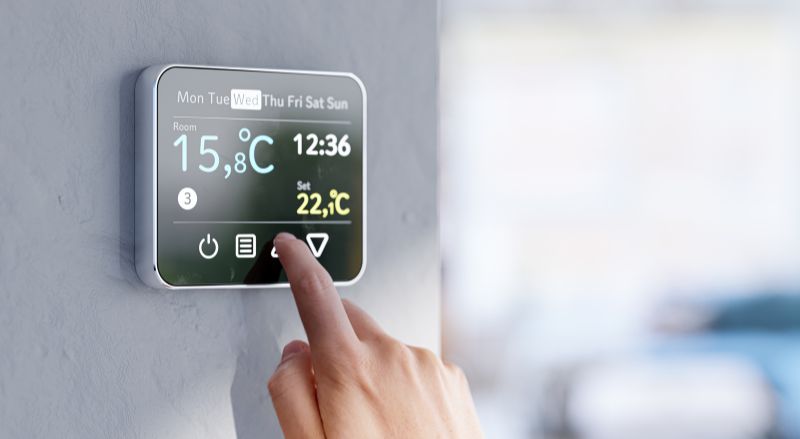 Thermostat programmable filaire : fonctionnement, avantages & prix