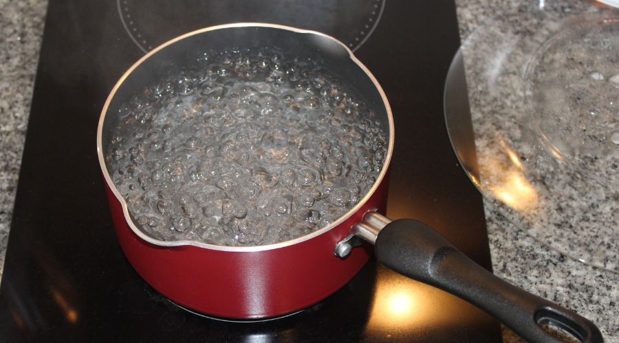 Casserole d'eau en train de bouillir