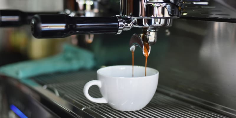 Comment détartrer une machine à café ? - Le Parisien