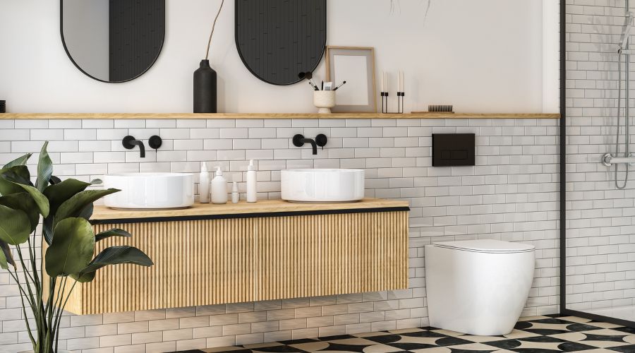 salle de bain allongee avec long meuble vasque wc et douche du meme cote