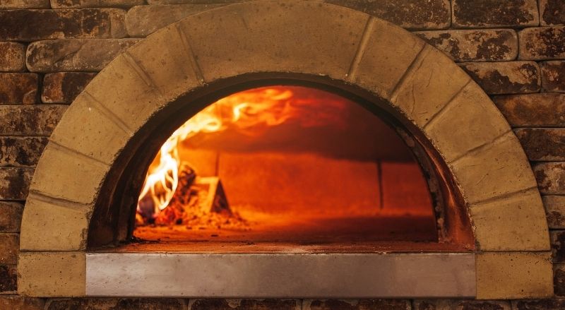 bouche d'un four à pizza