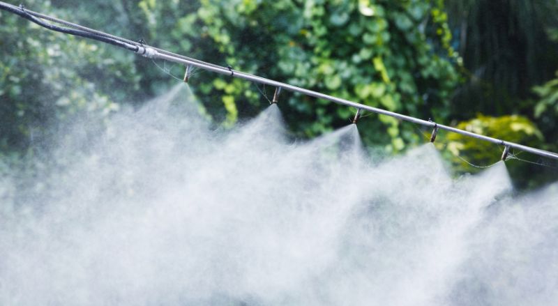 Installer un brumisateur sur sa terrasse : principe, installation et prix  de pose