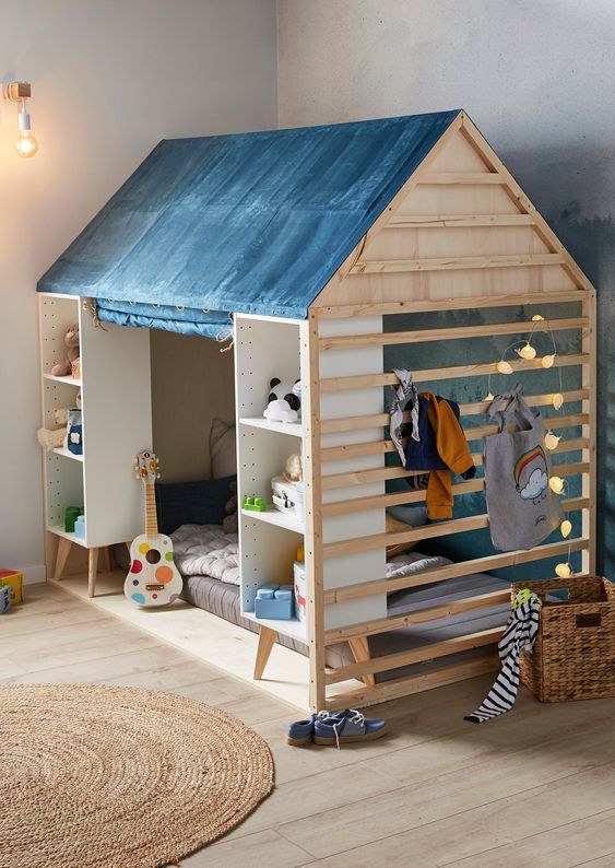 cabane dans une salle de jeux pour enfants