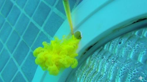 injection de fluorescine dans buse de refoulement de piscine, une technique efficace pour la détection d'une fuite de piscine