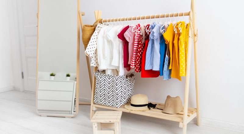 dressing dans une chambre d'enfant montessori