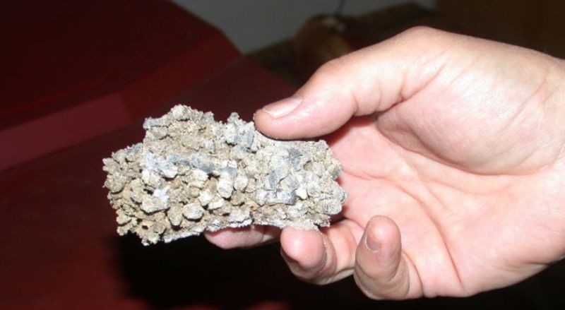 gros plan sur un bloc de machefer de pellets