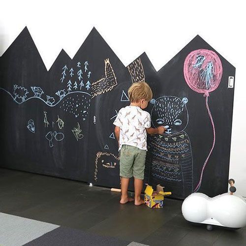 peinture ardoise dans une salle de jeux pour enfants