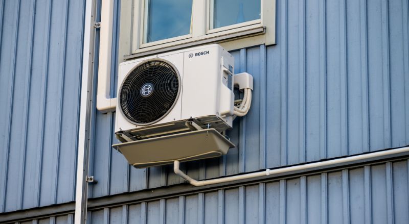 pompe a chaleur bosch fixee sur une facade