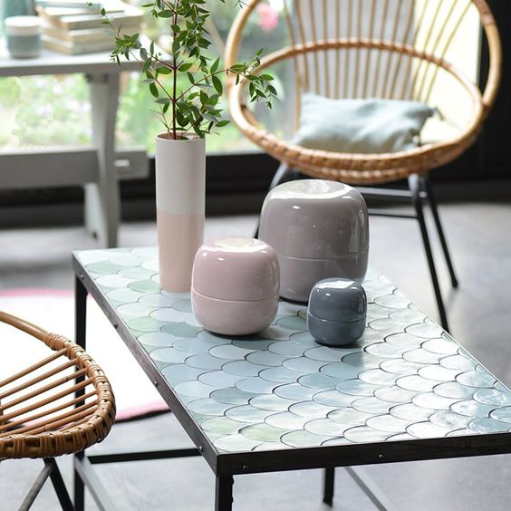chutes de carrelage pour recouvrir une table basse