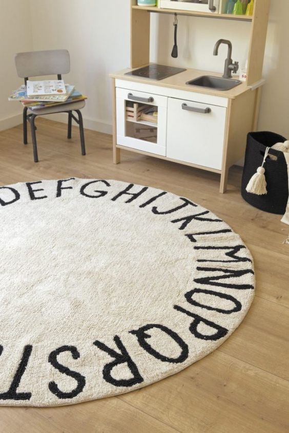 tapis dans une salle de jeux pour enfants