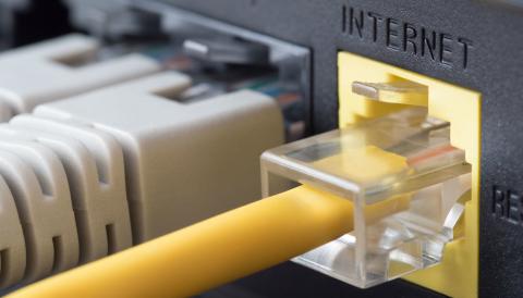 Comment se connecter à internet avec un câble RJ45 ou le WiFi ?