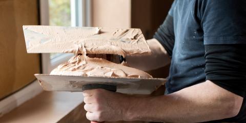 application d'un enduit mural