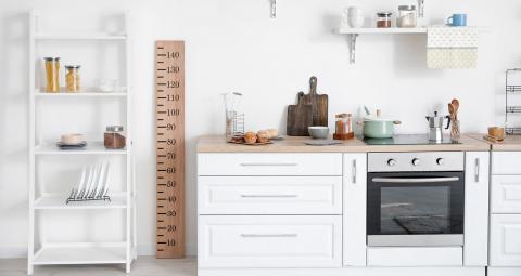Stadiomètre pour mesurer la hauteur d'un plan de travail de cuisine