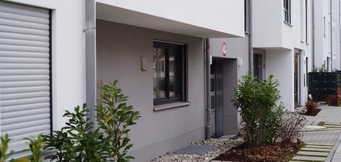 Logement situé en rez-de-chaussée.