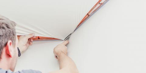pose d'un plafond tendu par un professionnel