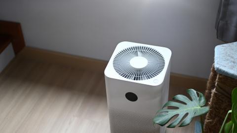 purificateur d'air dans un salon