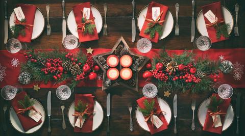 Table de Noël décorée