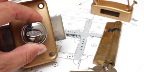 présentation de l'installation d'un verrou sur une porte